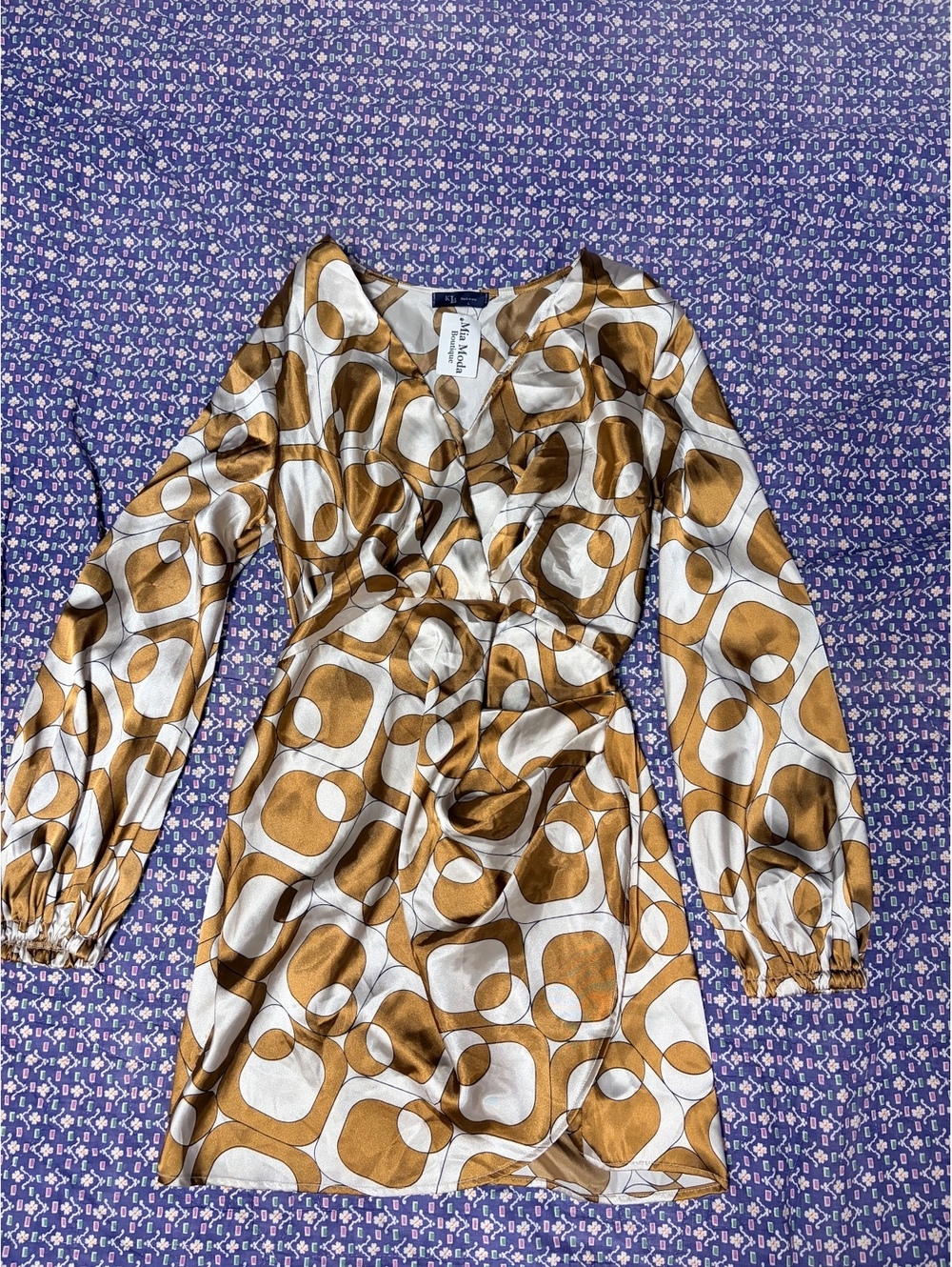 Mia Moda Boutique Gold Geo Print Satin Wrap Dress Long Sleeve Size Large NWT